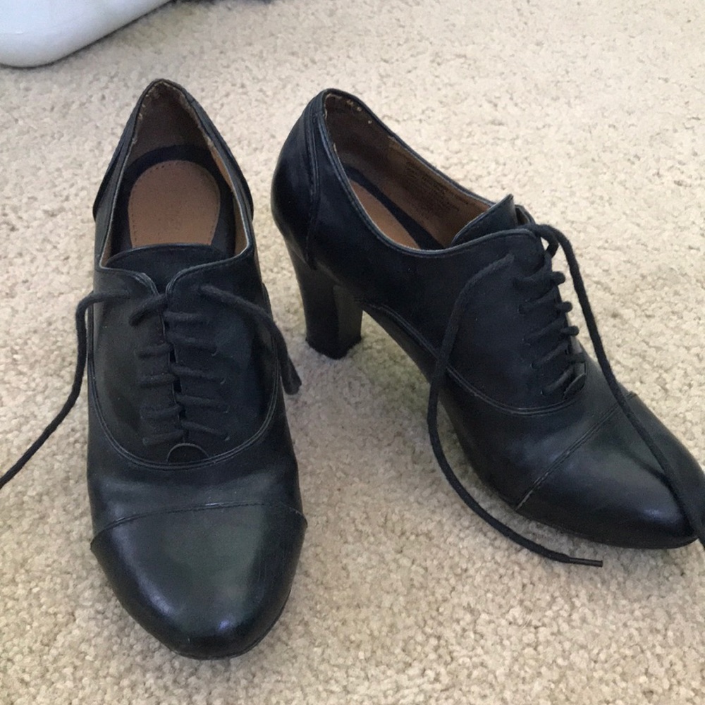 Black closed heels